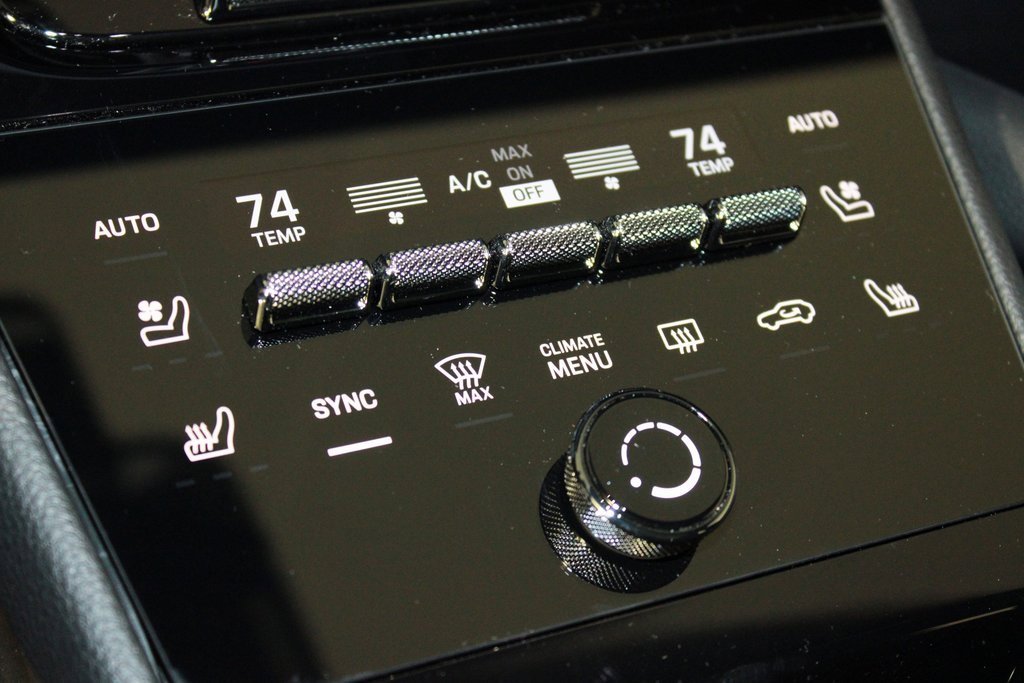 Used 2025 Porsche Cayenne Coupe image 31