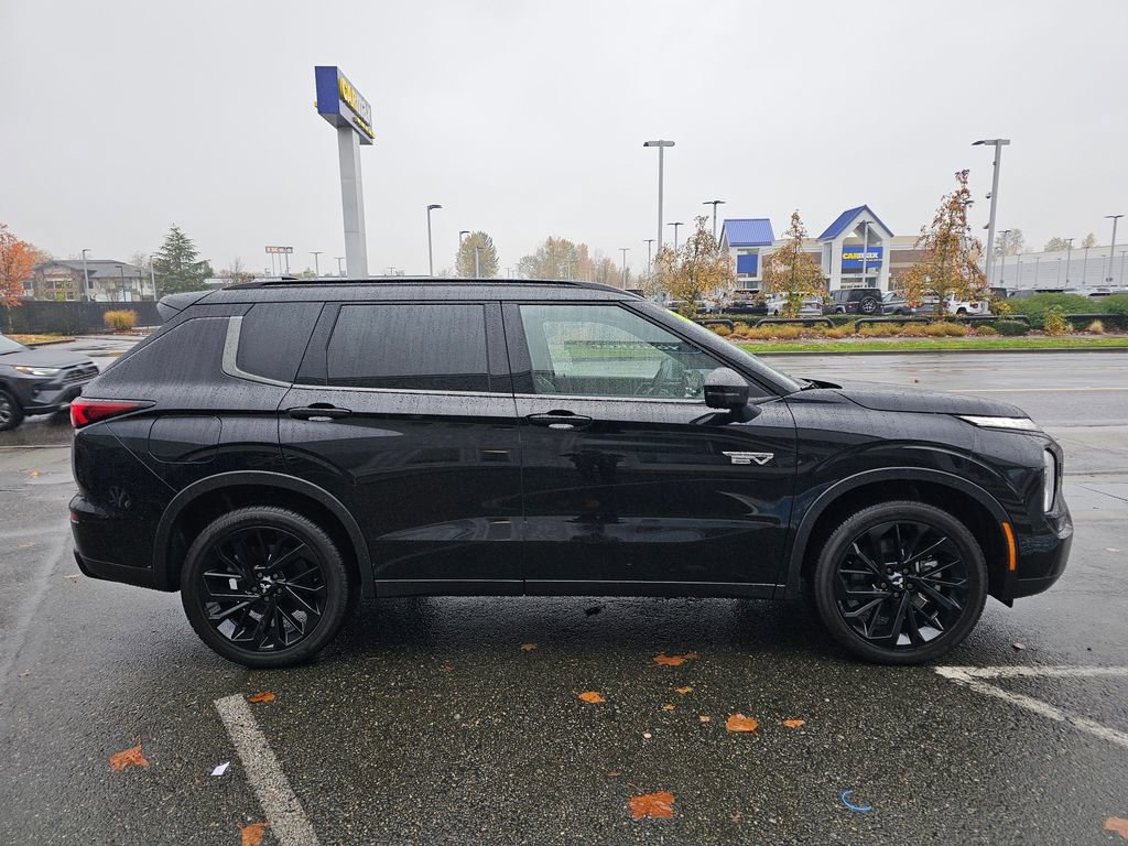 Used 2025 Mitsubishi Outlander SEL Black Edition image 4