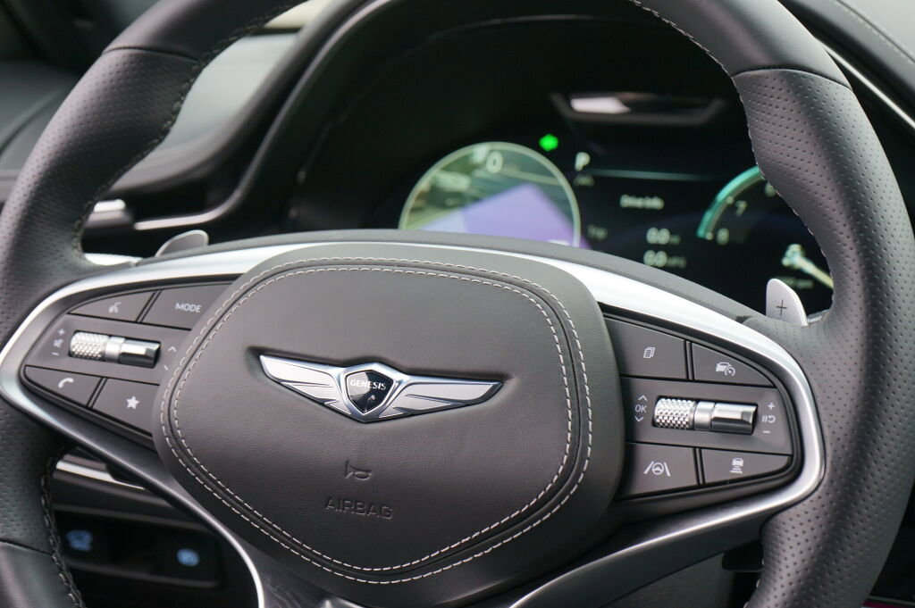 Used 2025 Genesis GV70 3.5T Sport w/ Sport Prestige Package image 30