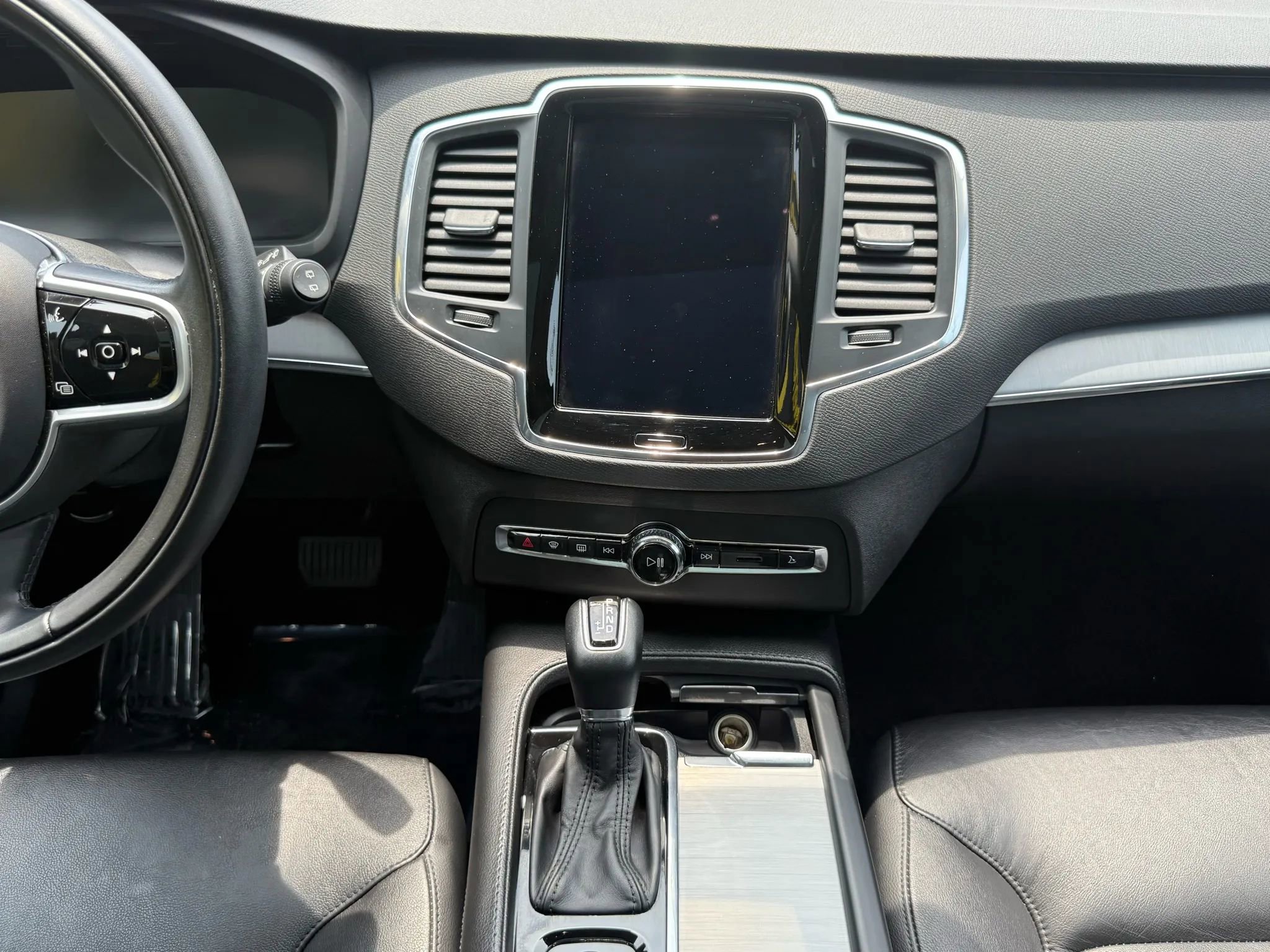 Used 2022 Volvo XC90 T5 Momentum w/ Climate Package image 13