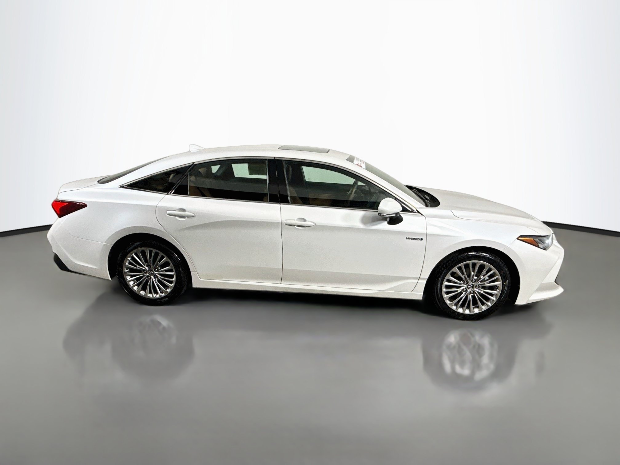 Certified 2019 Toyota Avalon Limited w/ Advanced Safety Package FWD image 8