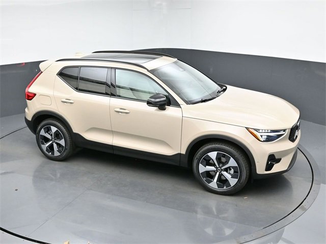 New 2026 Volvo XC40 B4 Plus w/ Protection Package Premier image 47