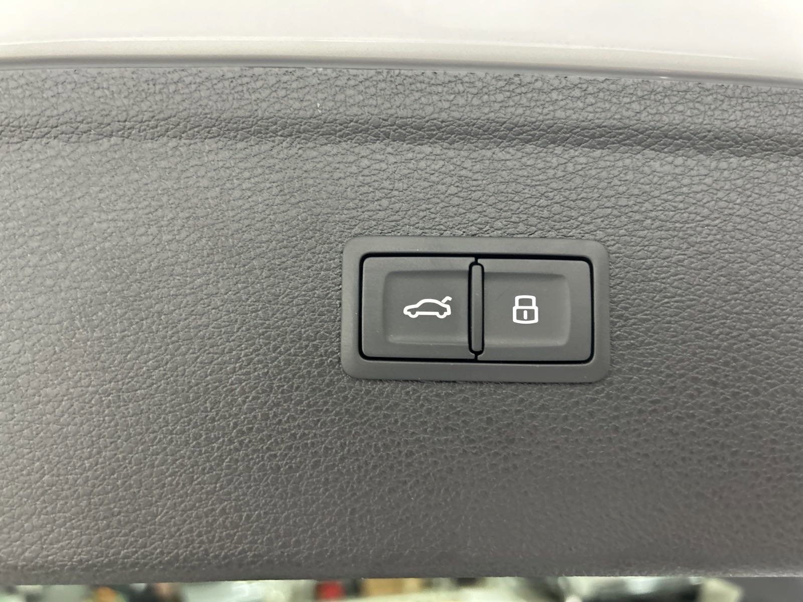 New 2024 Audi Q5 e Prestige image 31