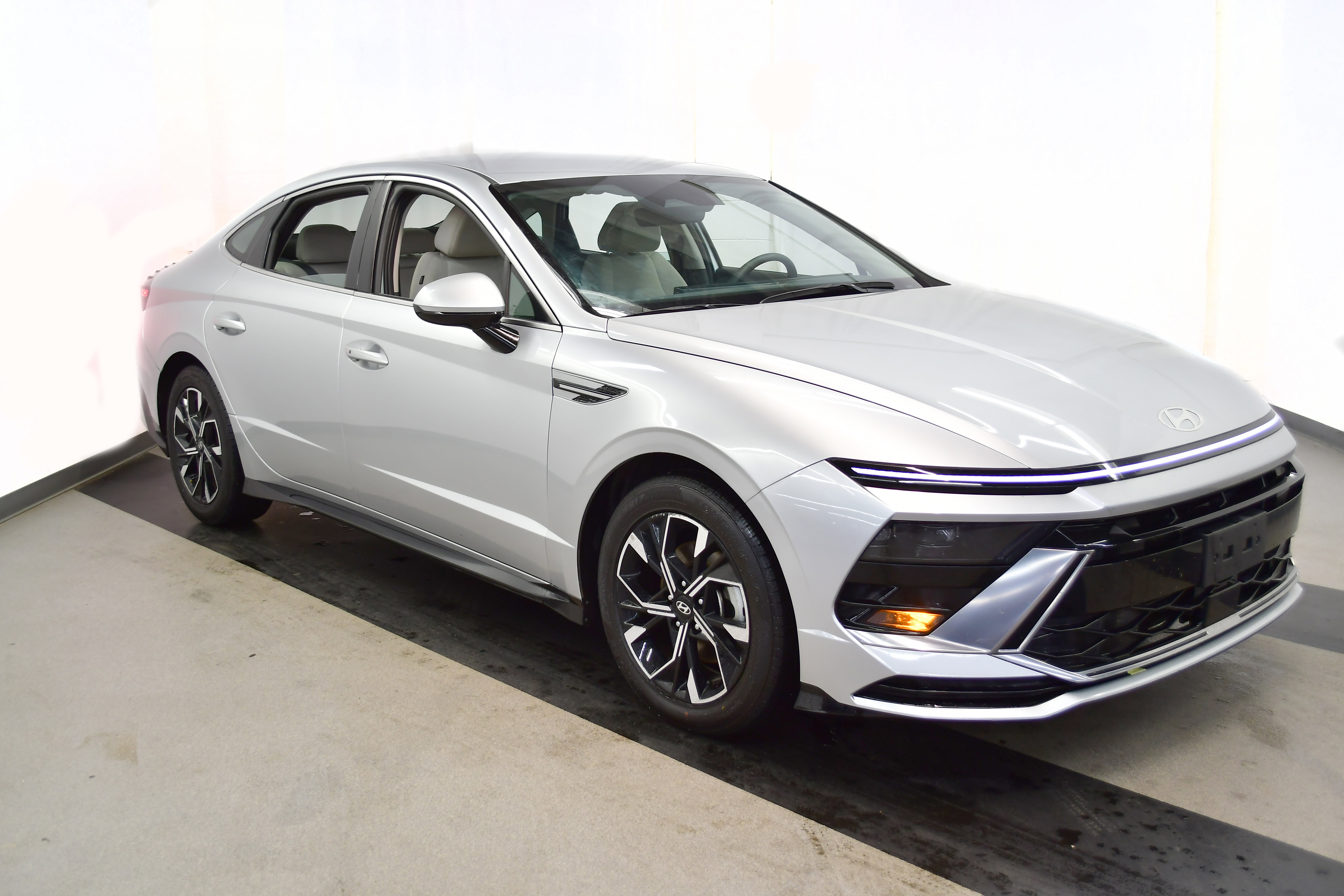 Used 2025 Hyundai Sonata SEL image 2