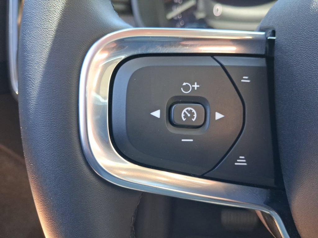 Certified 2026 Volvo XC40 B5 Plus AWD/4WD image 23