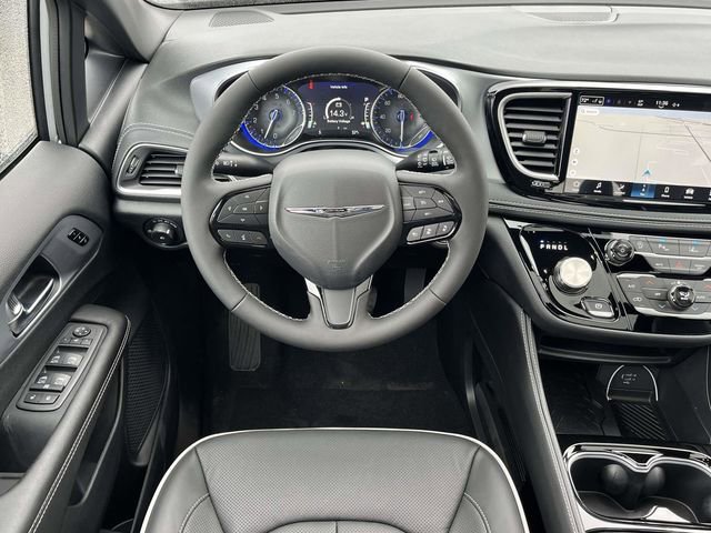 New 2026 Chrysler Pacifica Limited image 14