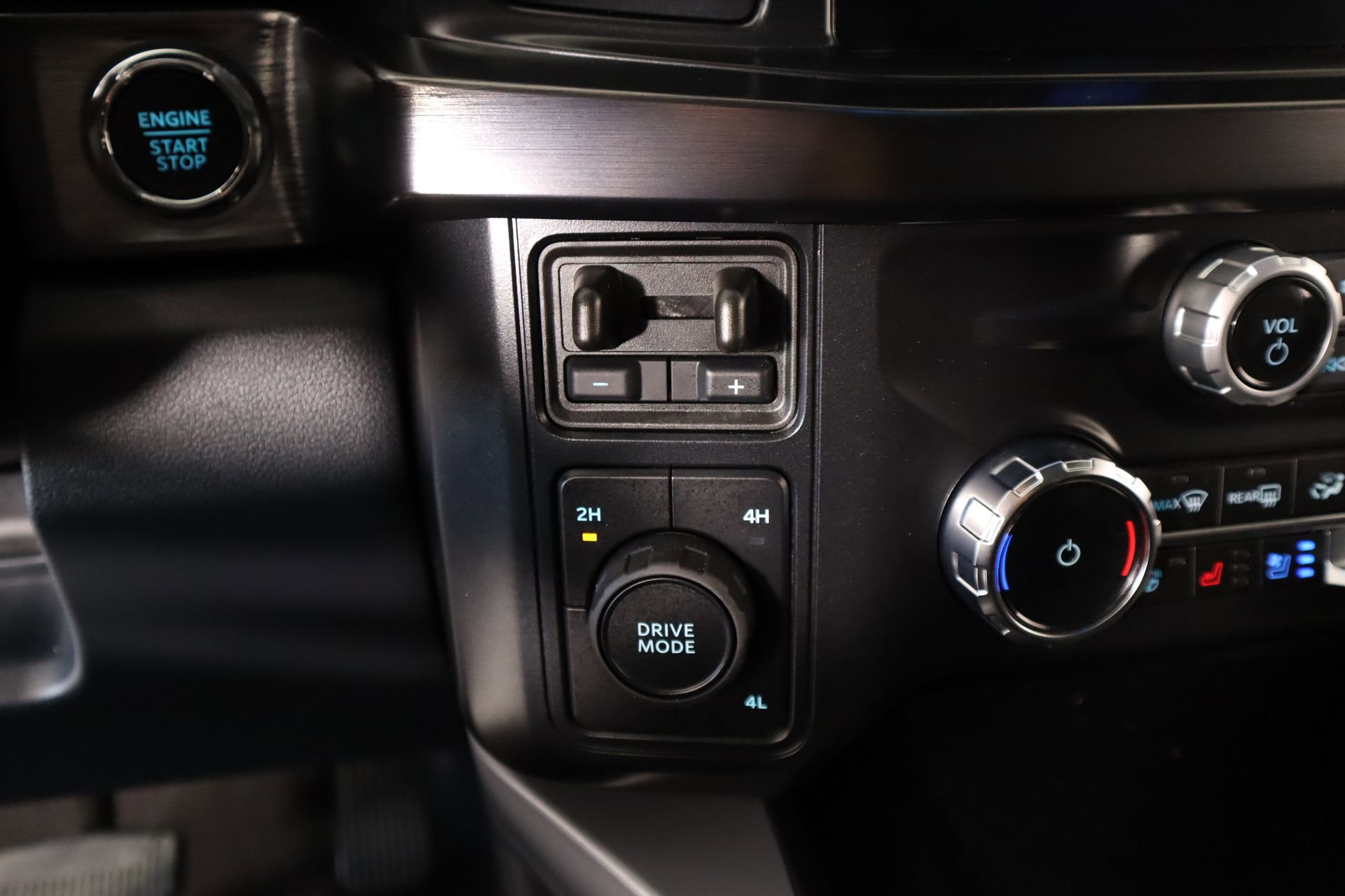 Used 2026 Ford F250 Lariat w/ Chrome Package image 9