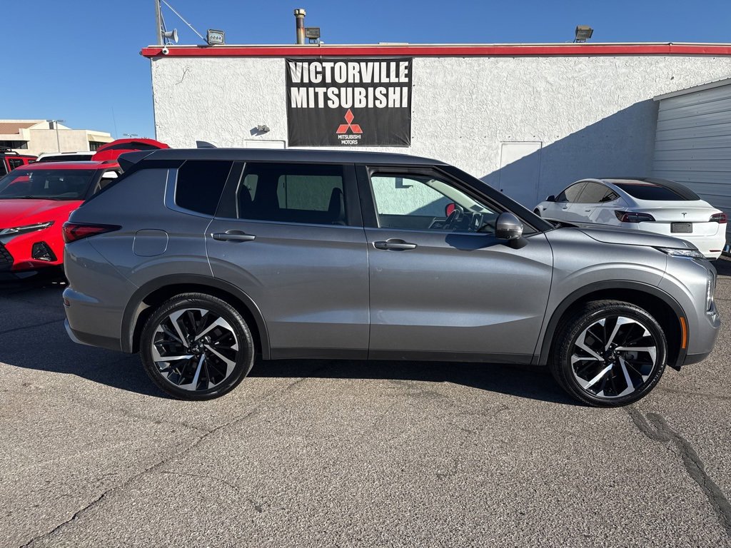 Used 2023 Mitsubishi Outlander SE image 8