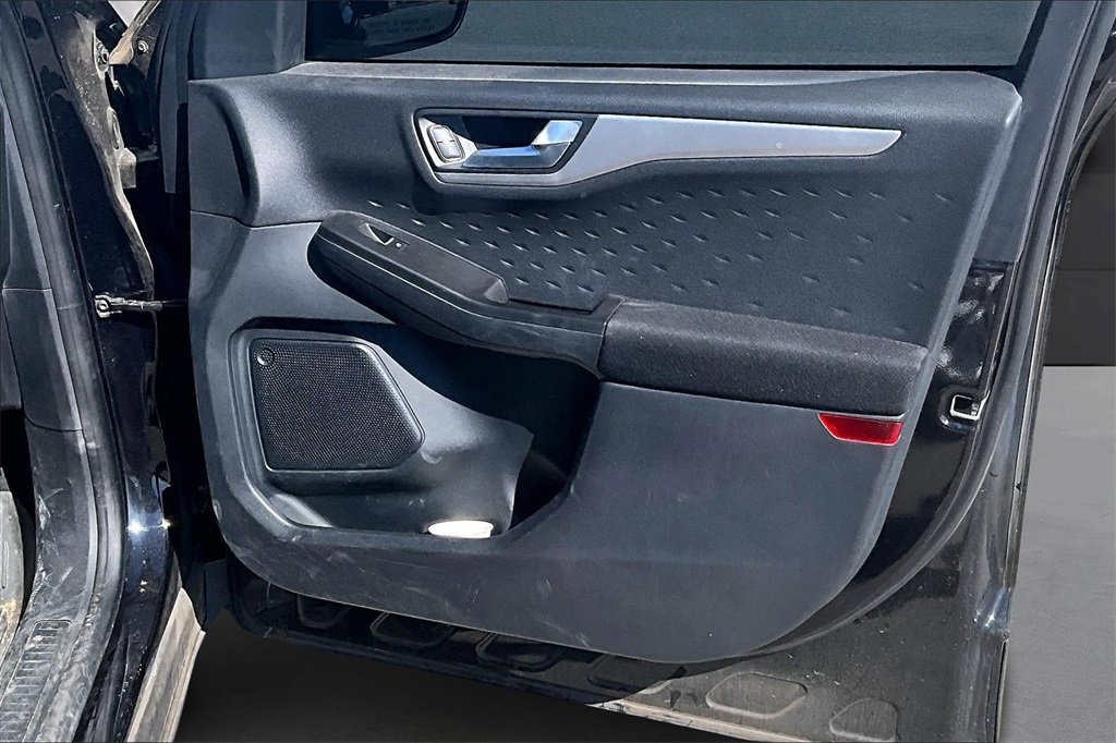 Used 2020 Ford Escape SE image 18