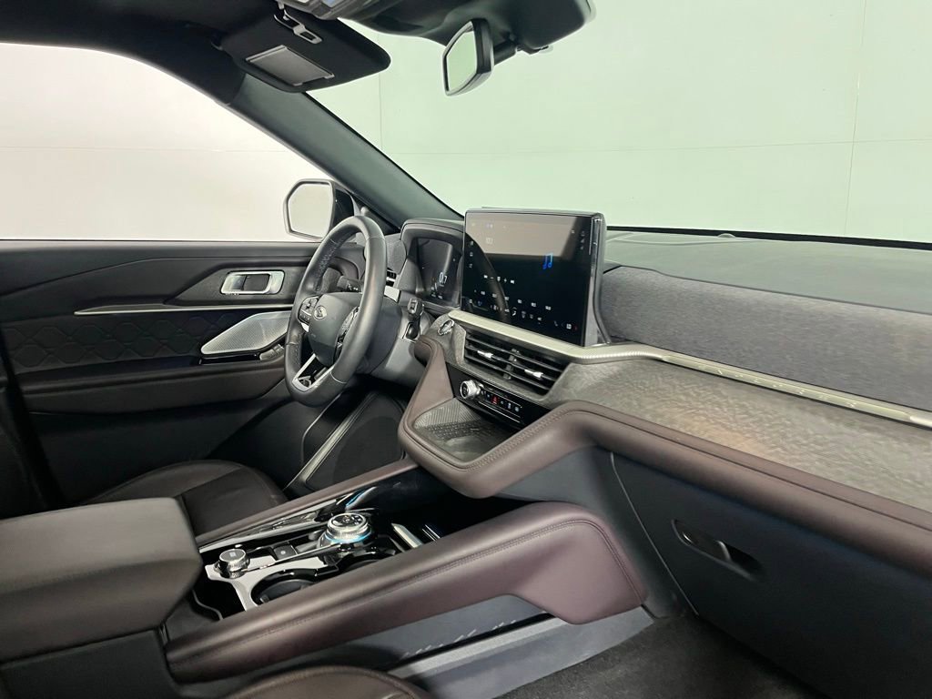 Used 2025 Ford Explorer Platinum w/ LUX Leather Package image 35