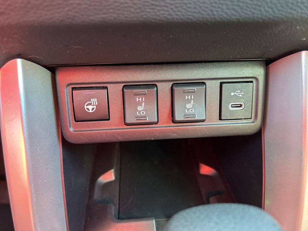 Used 2025 Toyota Corolla Cross LE AWD/4WD image 28