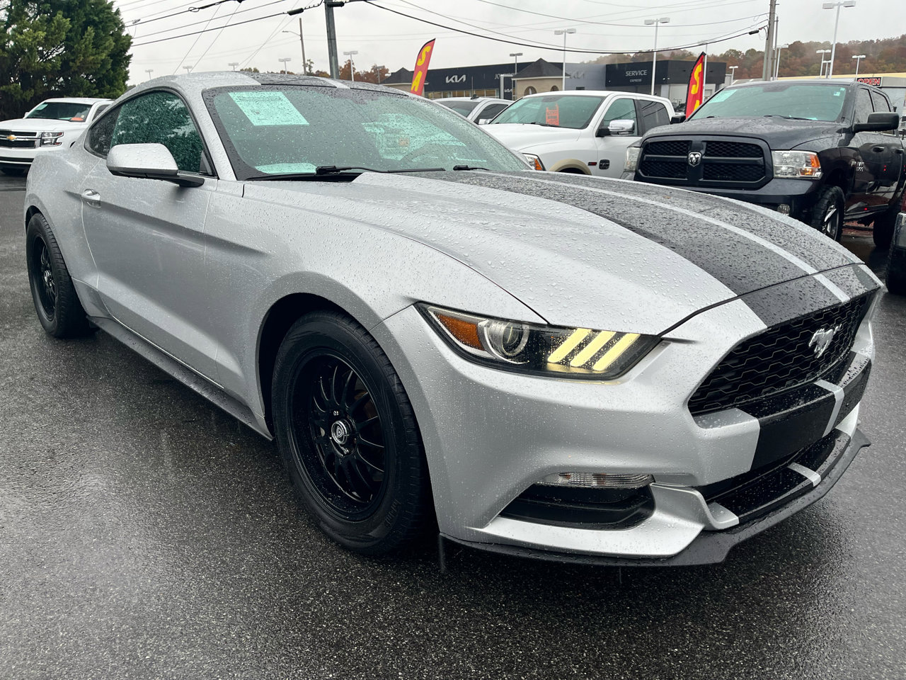 Used 2015 Ford Mustang Coupe image 3