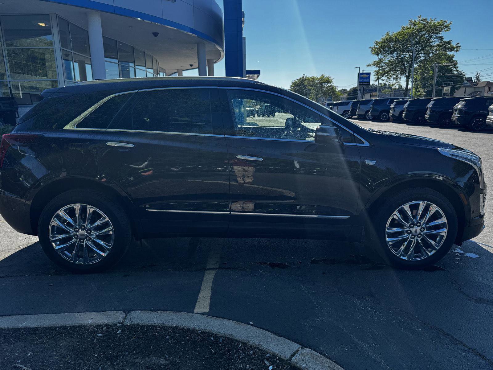 Used 2023 Cadillac XT5 Premium Luxury w/ Technology Package AWD/4WD image 8