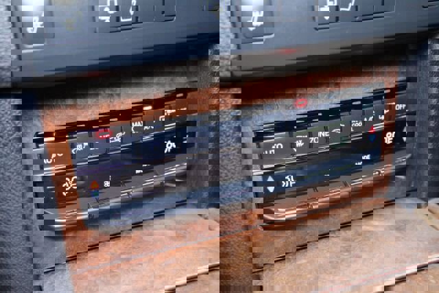 Used 2013 Mercedes-Benz E 400 Sport Sedan w/ Premium 1 Pkg image 17