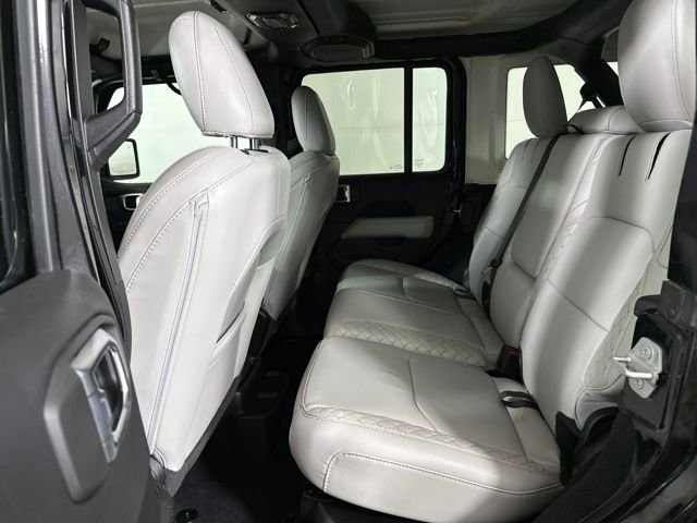 Used 2022 Jeep Wrangler Unlimited Sahara image 25
