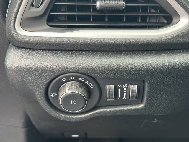 New 2026 Chrysler Pacifica Select FWD image 22