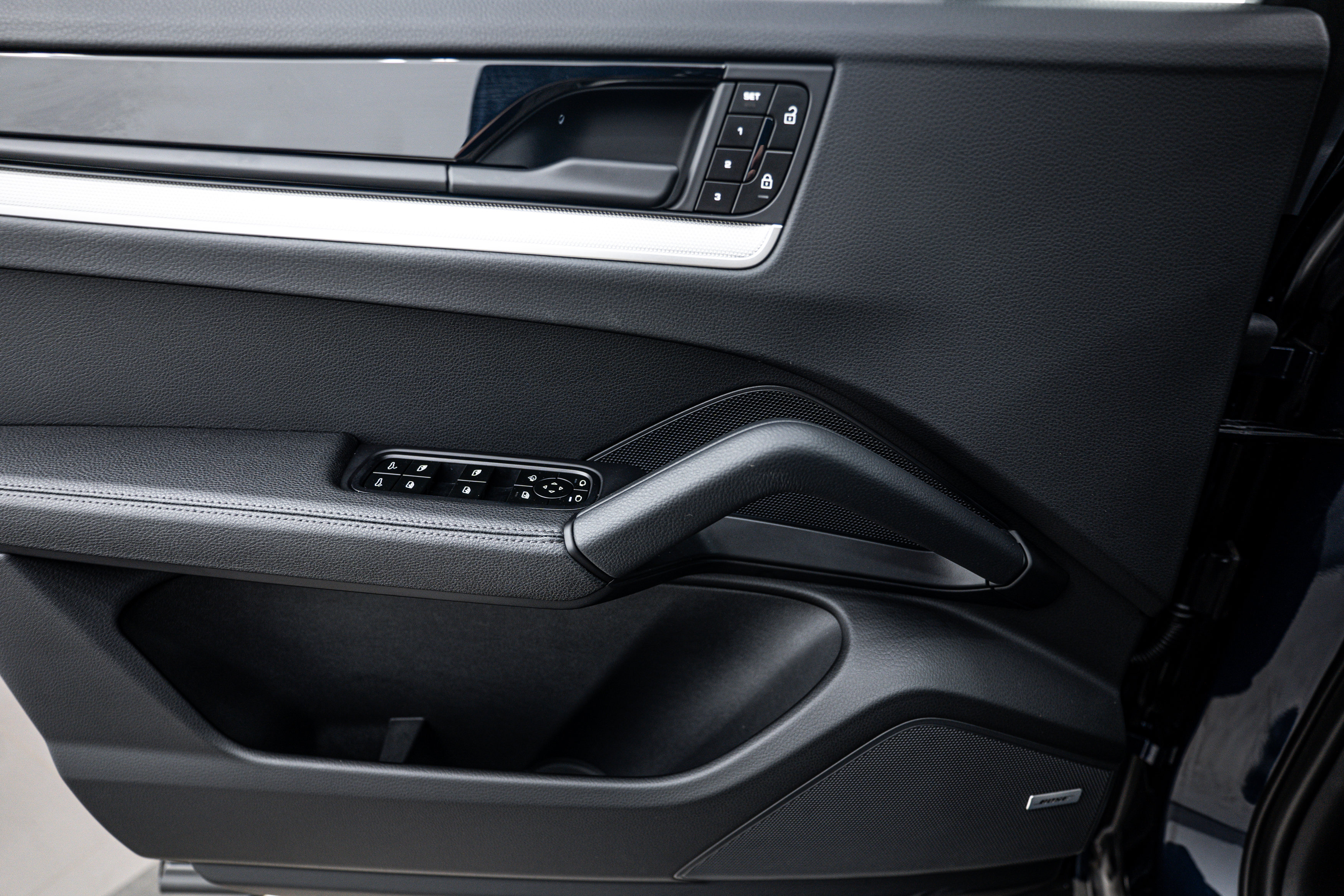 Certified 2025 Porsche Cayenne image 18