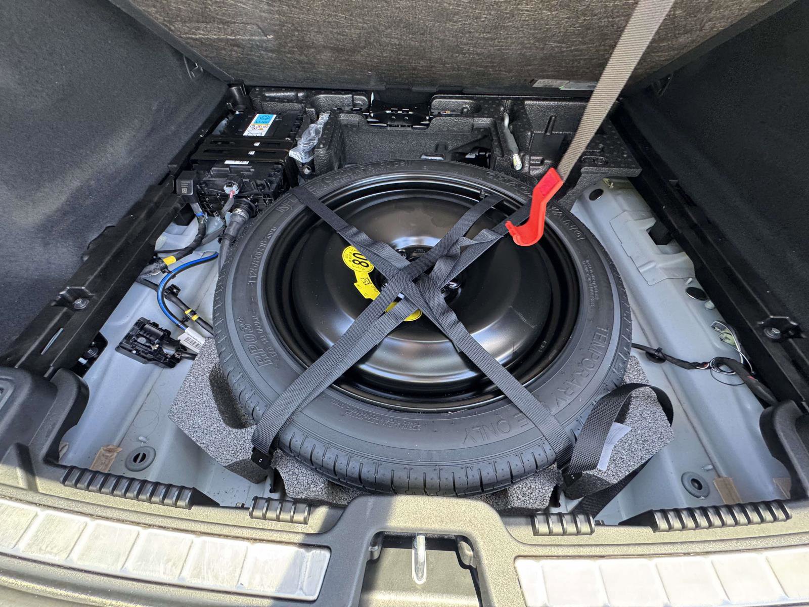 Certified 2025 Volvo XC60 B5 Plus AWD/4WD image 18