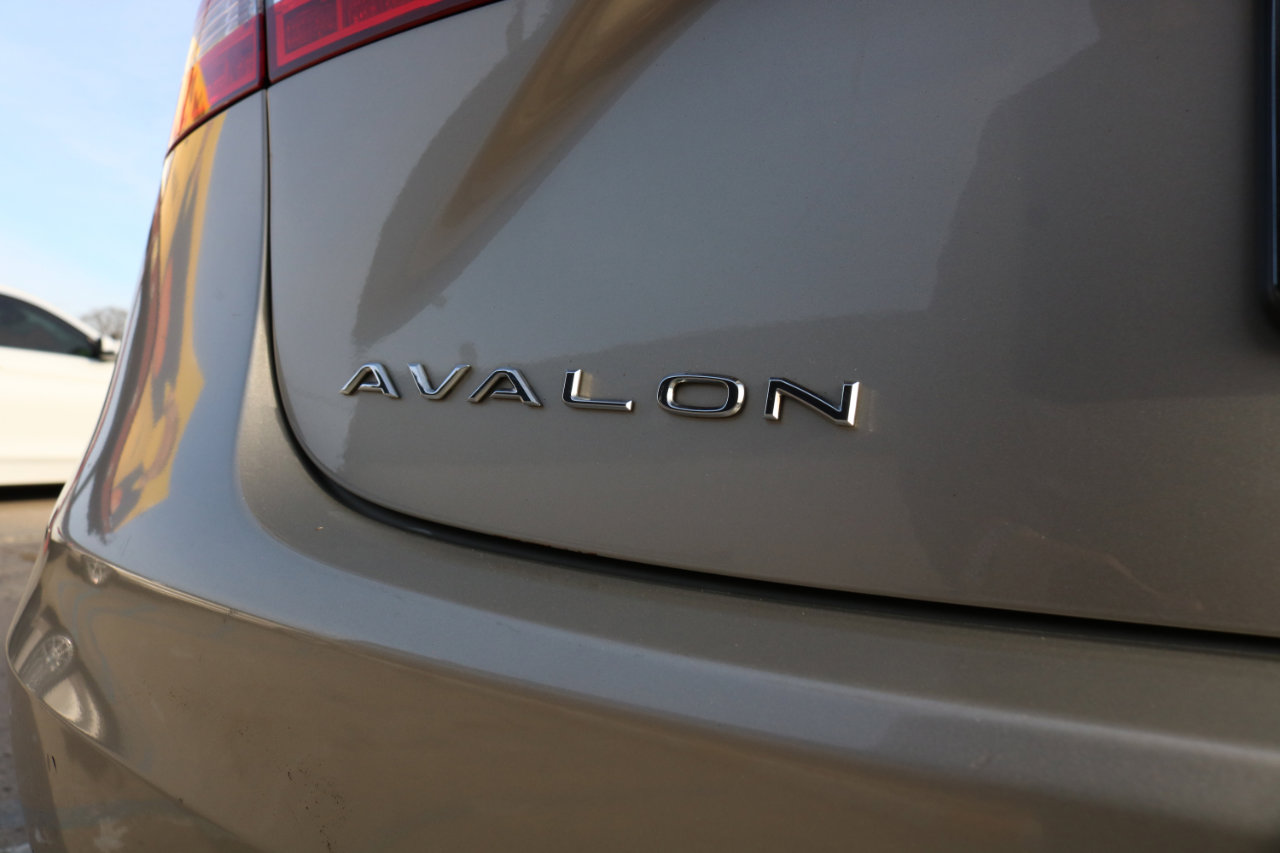 Used 2014 Toyota Avalon Limited image 11