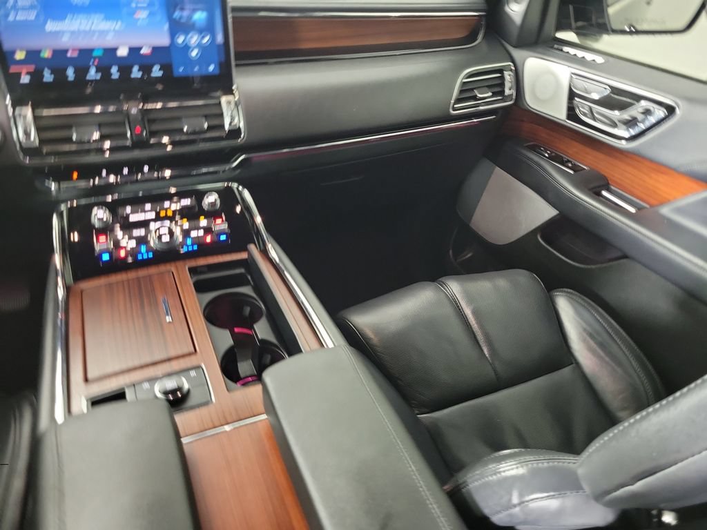 Certified 2023 Lincoln Navigator Reserve AWD/4WD image 11
