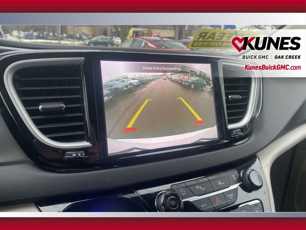 Used 2024 Chrysler Pacifica Touring-L FWD image 18