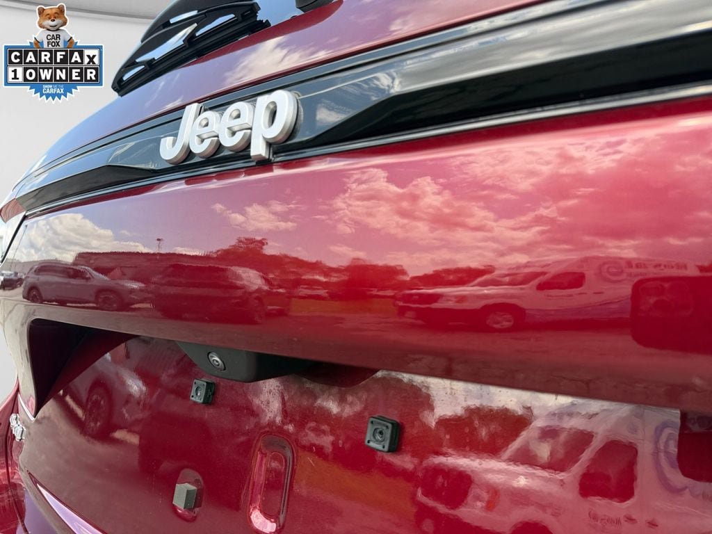 Used 2025 Jeep Grand Cherokee Limited AWD/4WD image 17