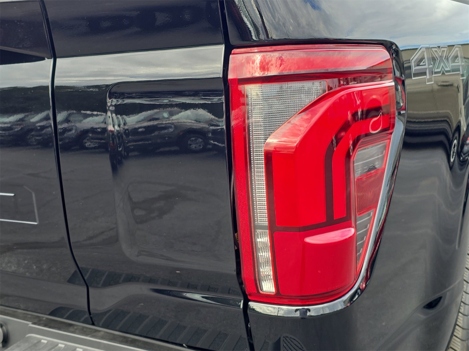 New 2025 Ford F150 Lariat w/ Equipment Group 502A High image 6