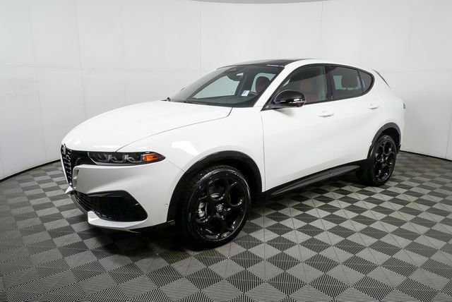 New 2026 Alfa Romeo Tonale w/ Red Premium Package image 28