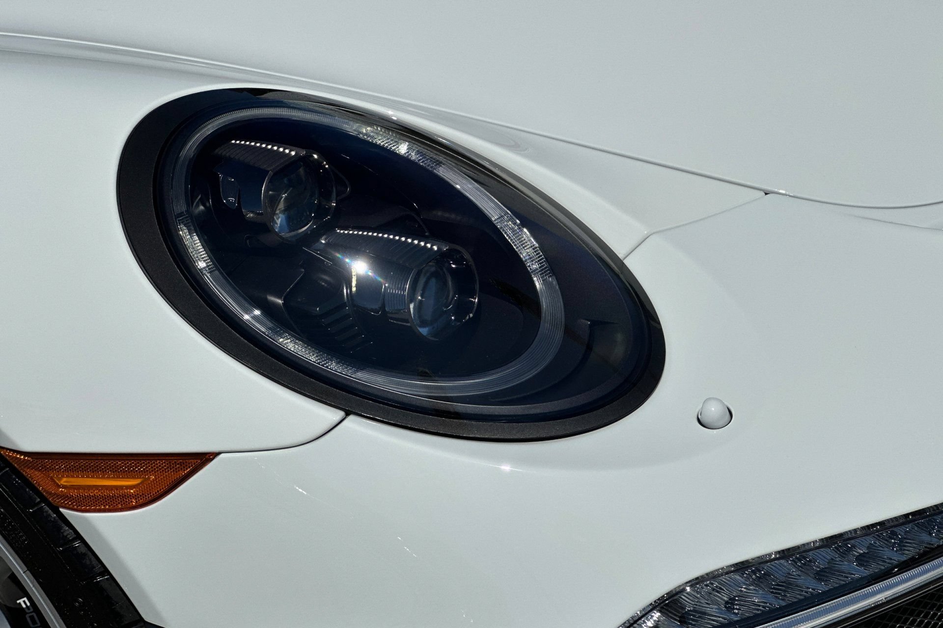 Certified 2016 Porsche 911 R RWD image 31