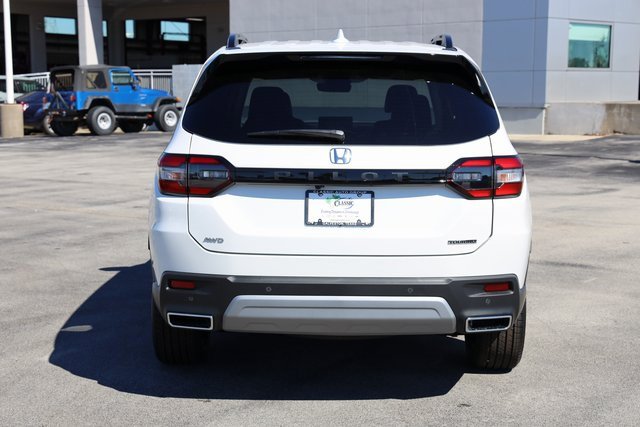 New 2025 Honda Pilot Touring image 7
