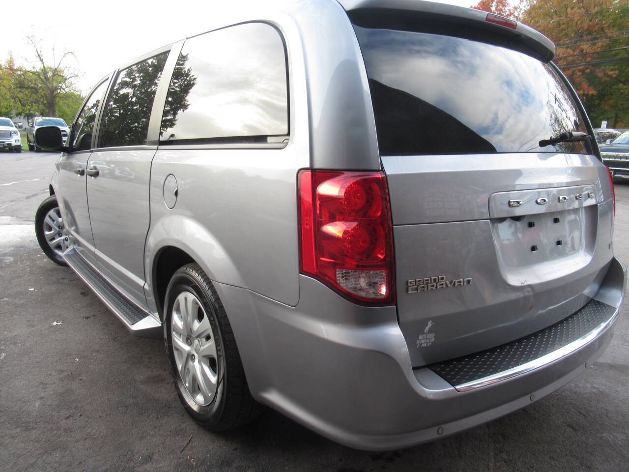 Used 2019 Dodge Grand Caravan SE w/ UConnect Hands-Free Group image 14
