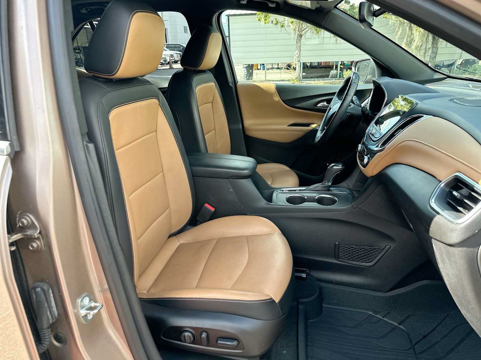 Certified 2018 Chevrolet Equinox Premier FWD image 19