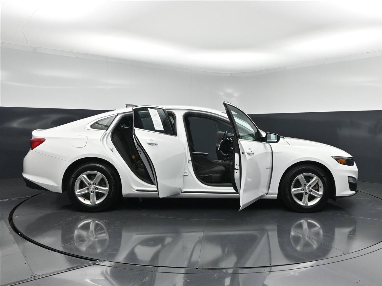 Used 2020 Chevrolet Malibu LS FWD image 31