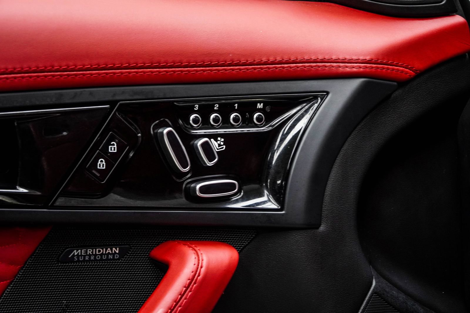 Used 2023 Jaguar F-TYPE R-Dynamic AWD/4WD image 37