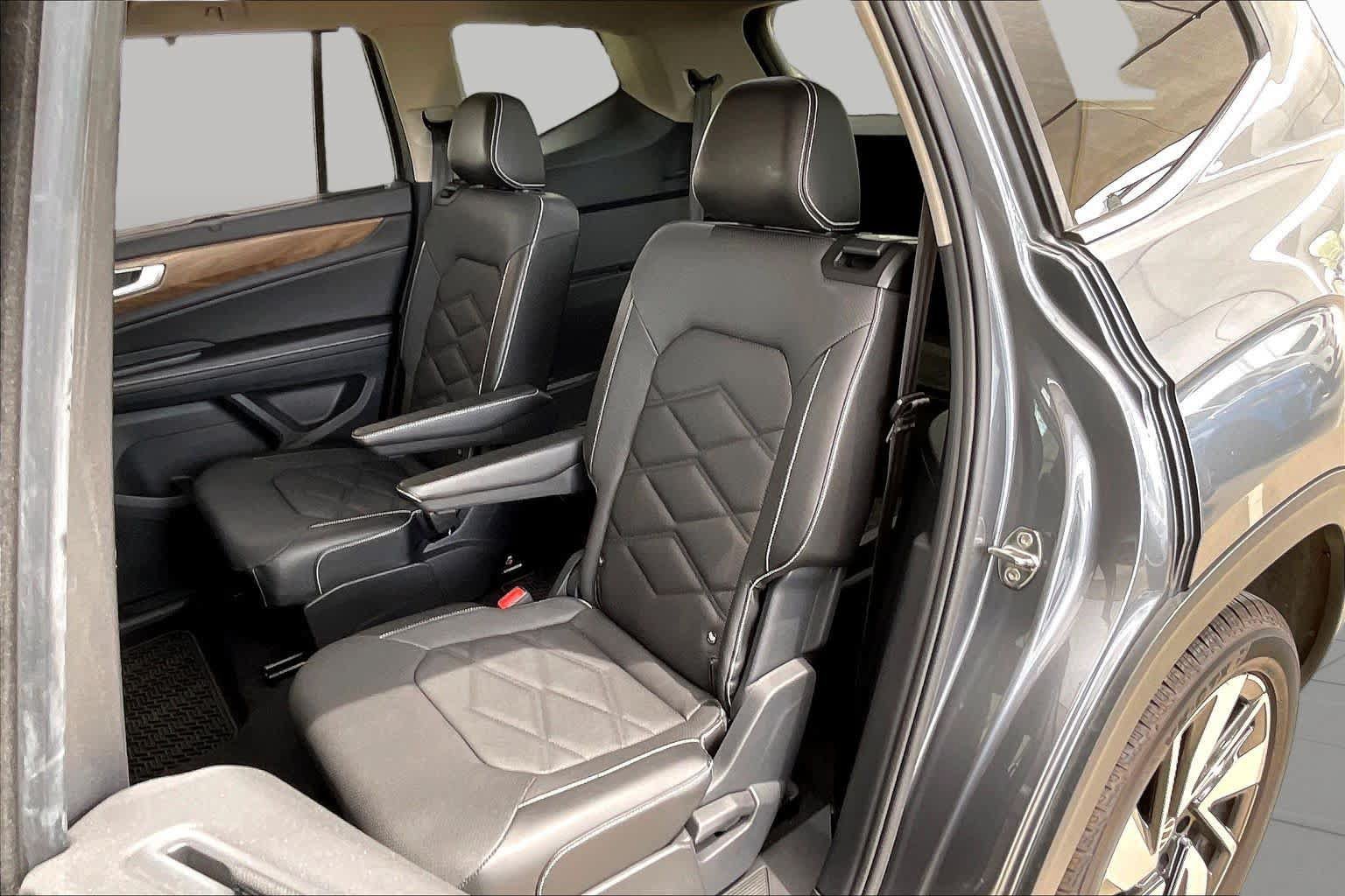 Used 2024 Volkswagen Atlas SE FWD image 21