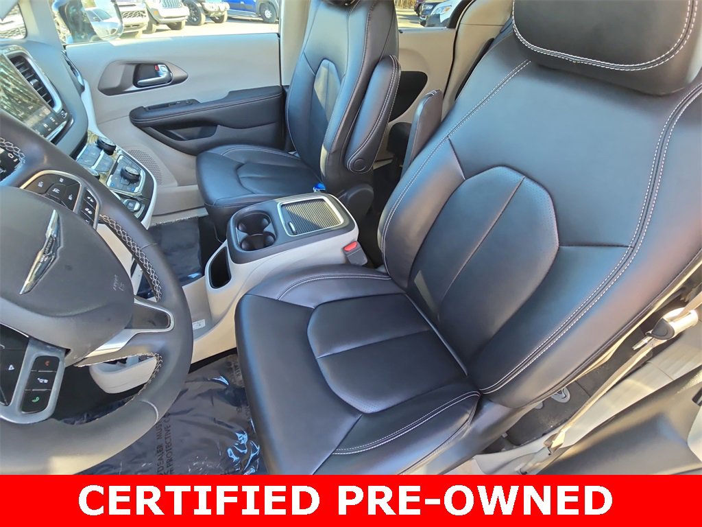 Used 2024 Chrysler Pacifica Touring-L image 17