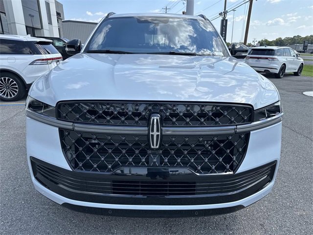 New 2025 Lincoln Navigator L Reserve image 2