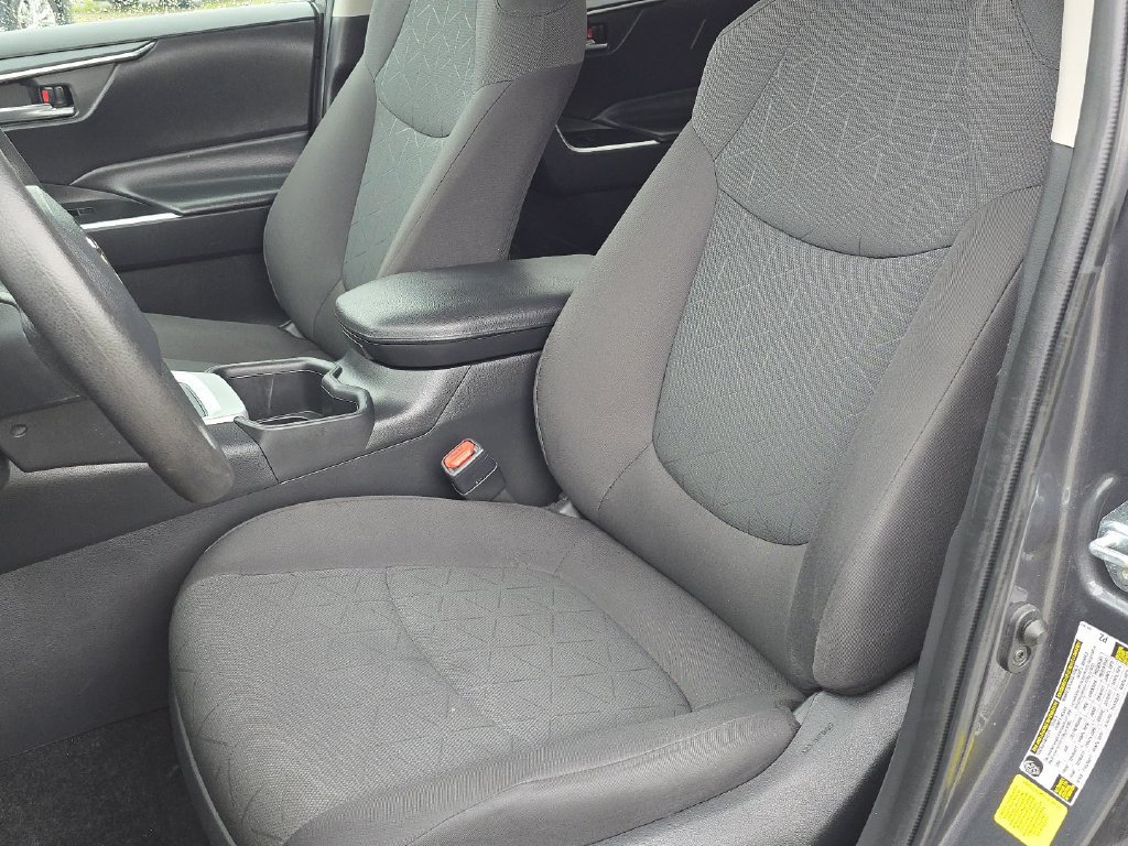 Used 2024 Toyota RAV4 XLE FWD image 24