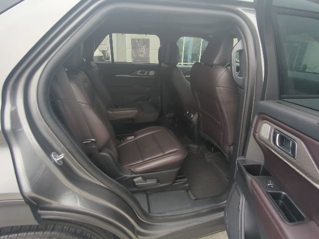 Used 2025 Ford Explorer Platinum RWD image 14
