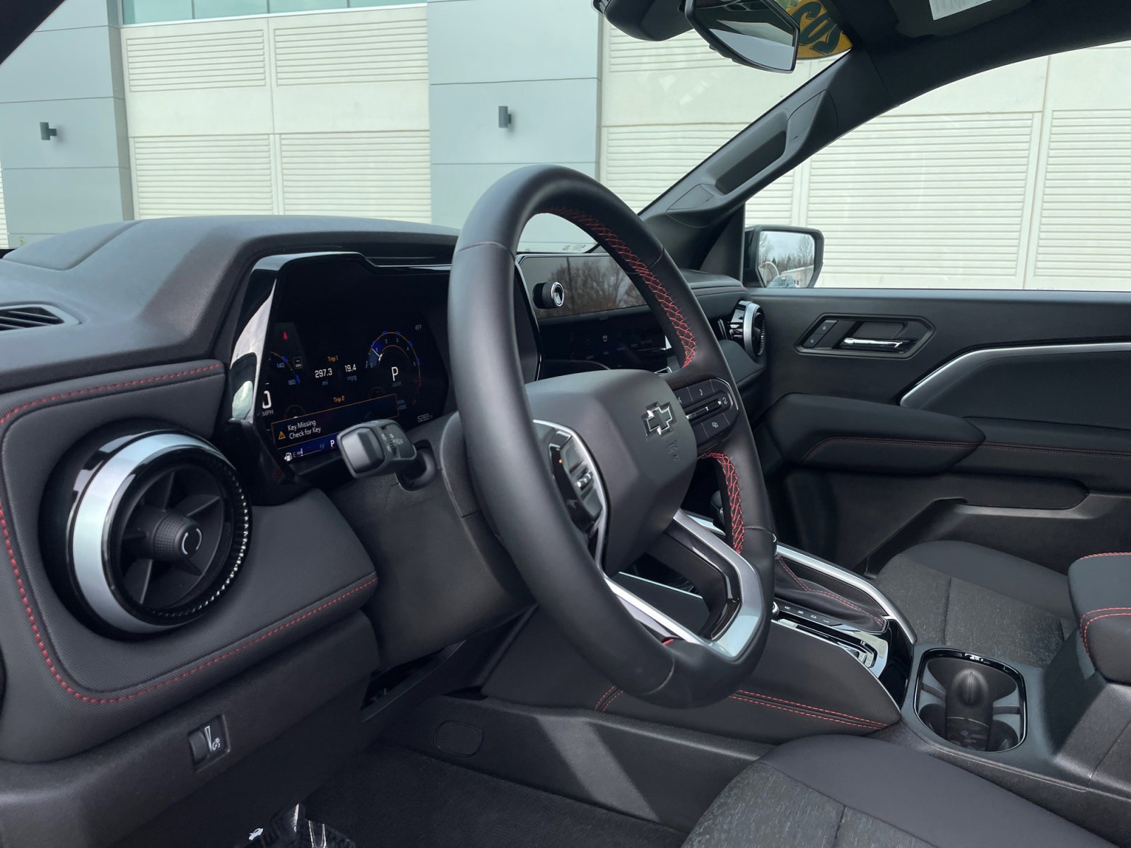 Used 2024 Chevrolet Colorado Z71 image 24