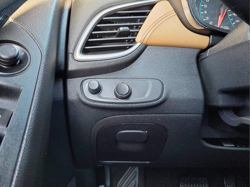 Used 2019 Chevrolet Trax LT w/ LT Convenience Package FWD image 14