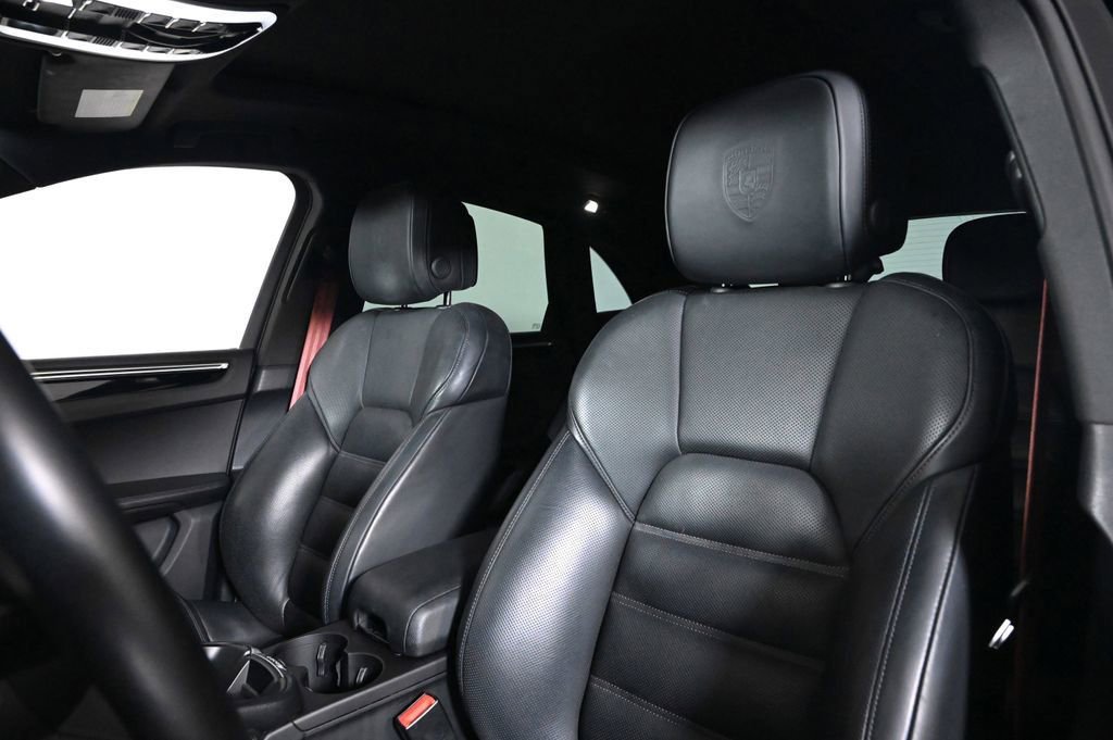 Certified 2023 Porsche Macan S AWD/4WD image 5