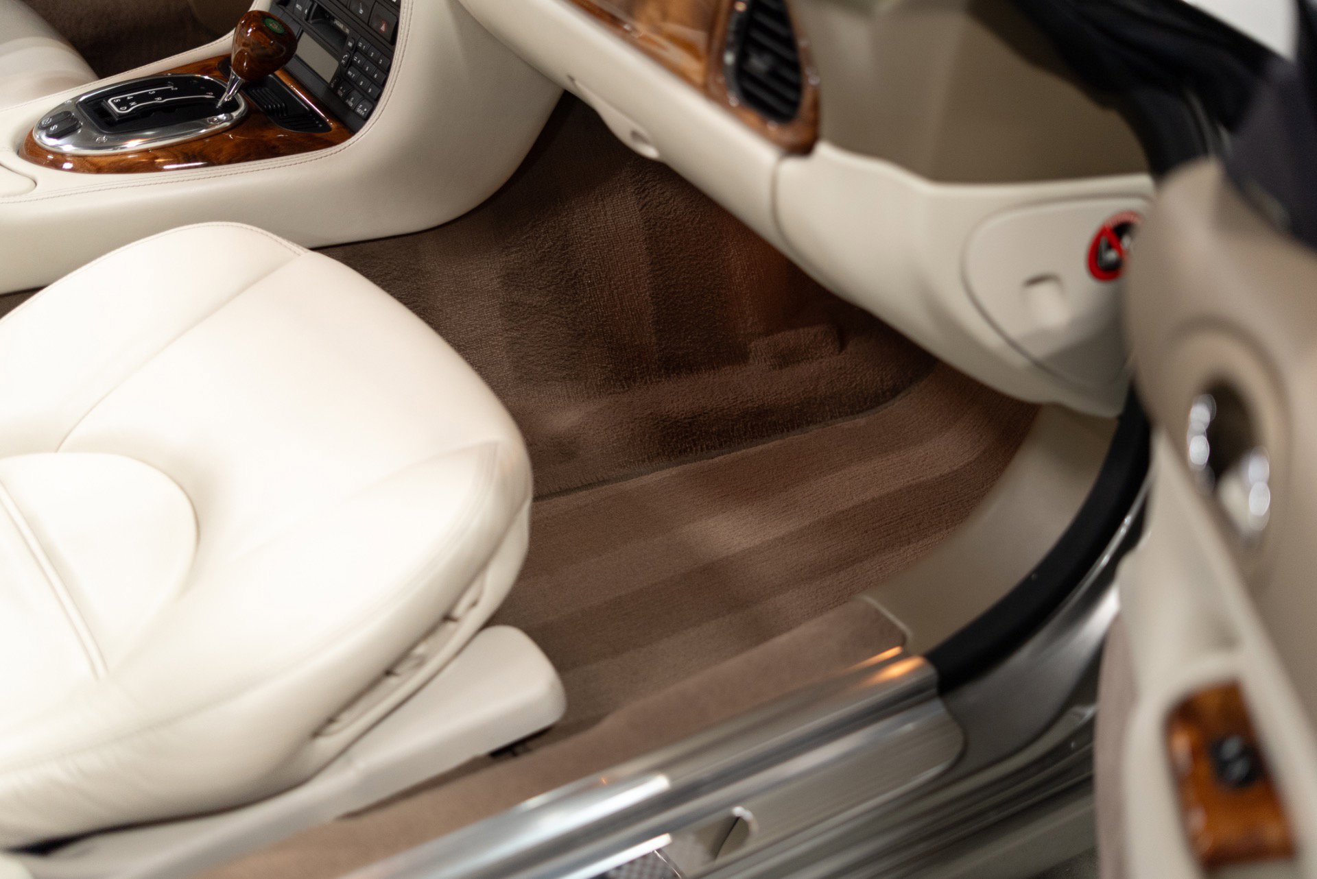 Used 2006 Jaguar XK8 Convertible image 49