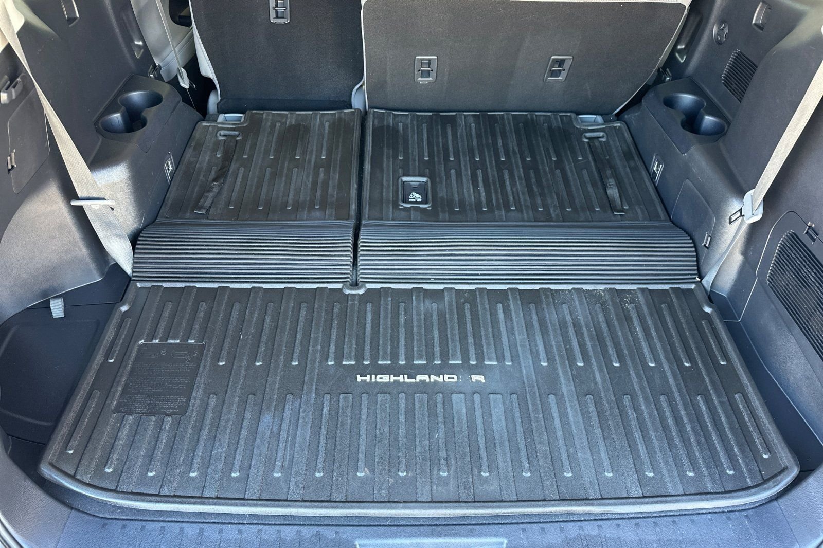 Used 2021 Toyota Highlander L AWD/4WD image 18