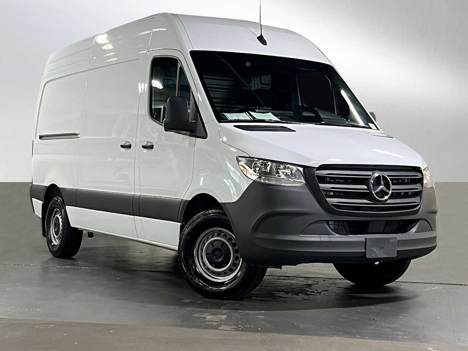 Used 2025 Mercedes-Benz Sprinter 2500 image 1