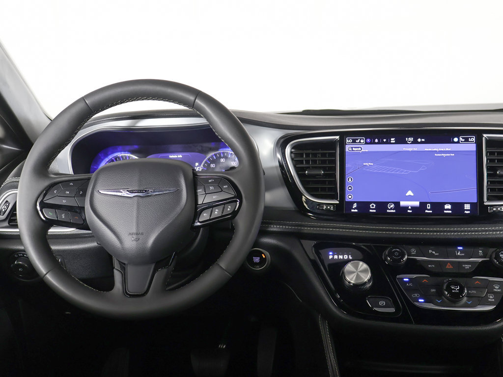 Used 2025 Chrysler Pacifica Limited FWD image 34