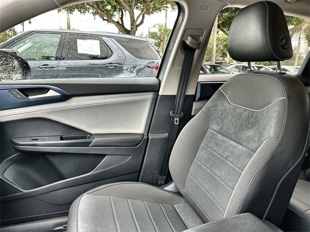 Used 2024 Volkswagen Taos SE image 28