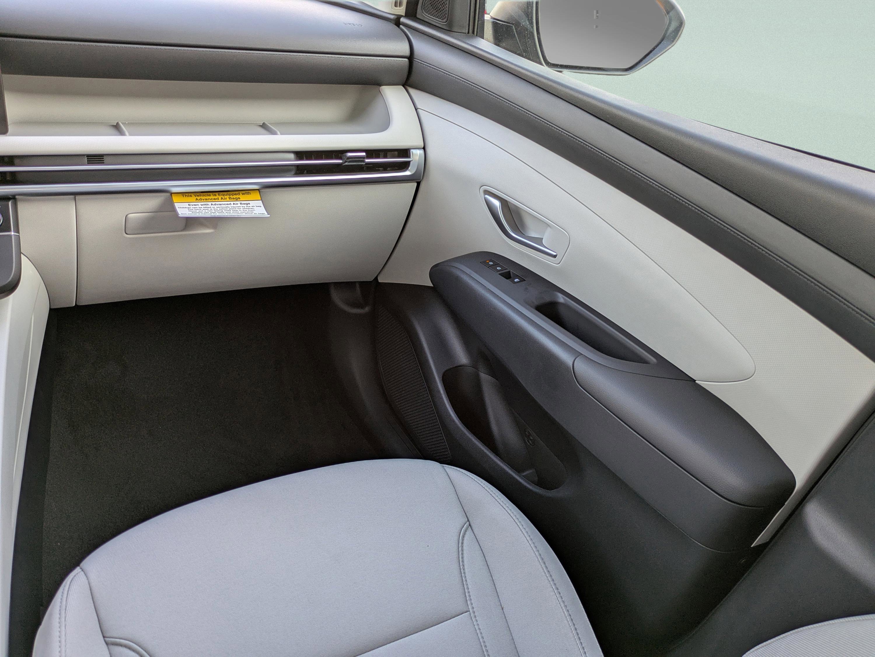 New 2026 Hyundai Tucson SE image 19