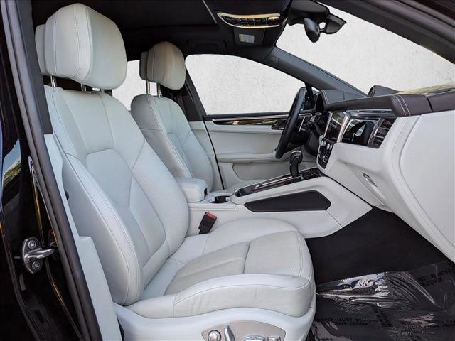 Certified 2024 Porsche Macan image 25