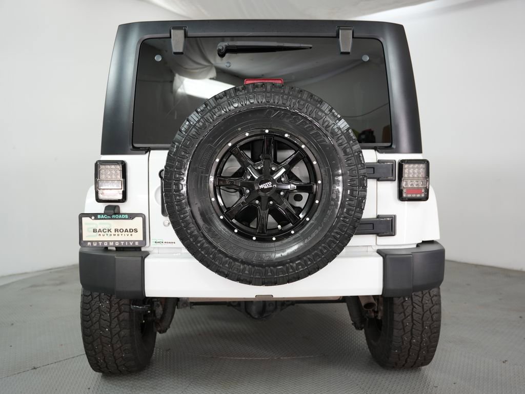 Used 2016 Jeep Wrangler Unlimited Sahara AWD/4WD image 8